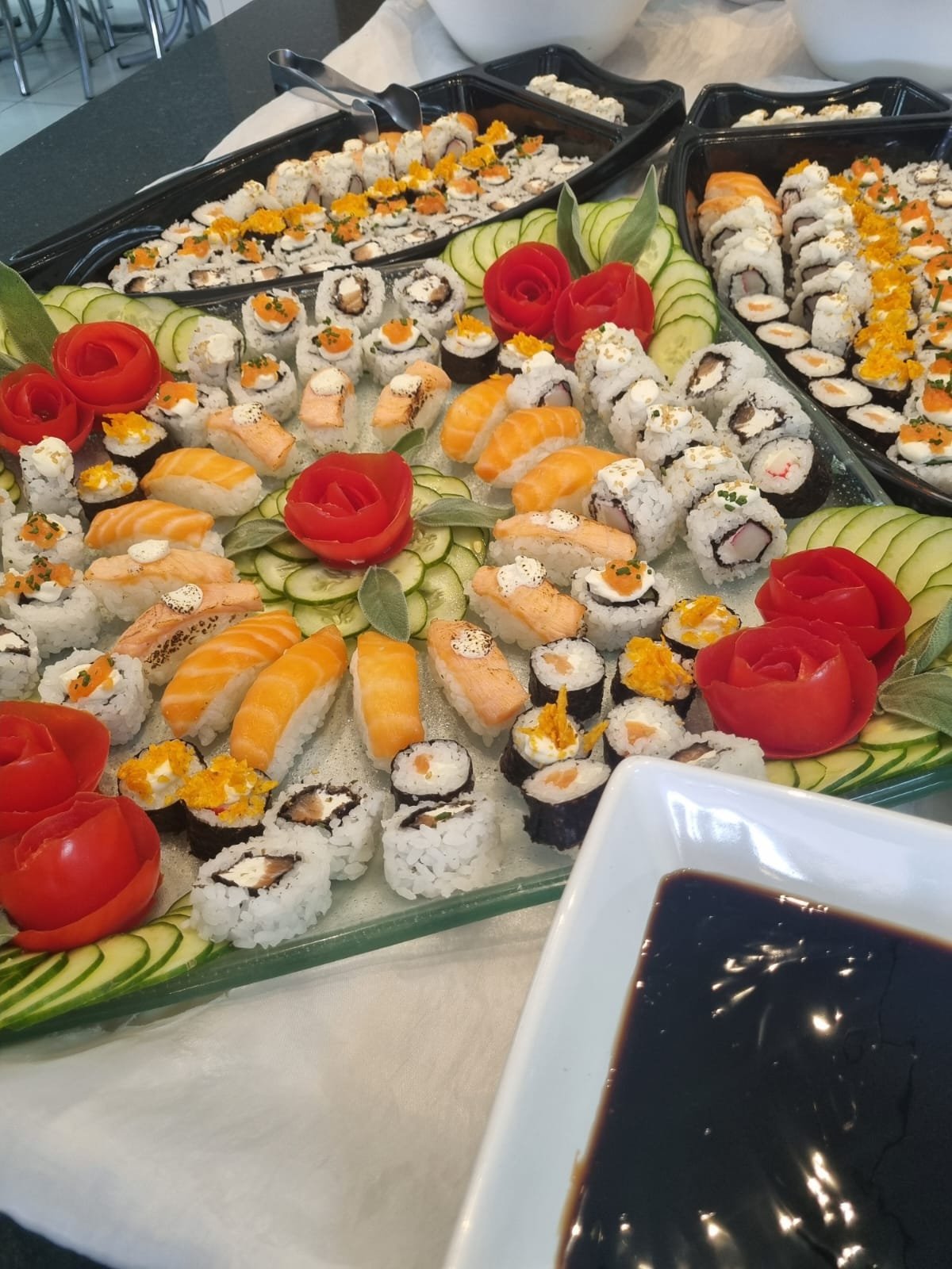 Opções de sushi no buffet